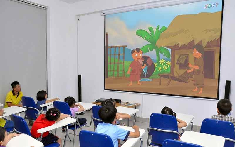 Máy chiếu trường học