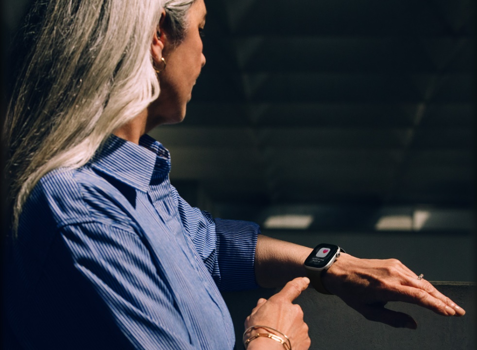 Đồng hồ th&ocirc;ng minh Apple Watch Series 11 