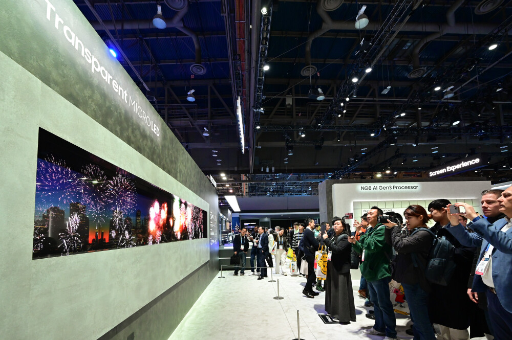 [Tin Tức] Samsung trình diễn màn hình MICRO LED trong suốt tại CES 2024