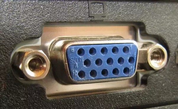 Cổng kết nối VGA là gì? Đặc điểm của cổng xuất hình VGA