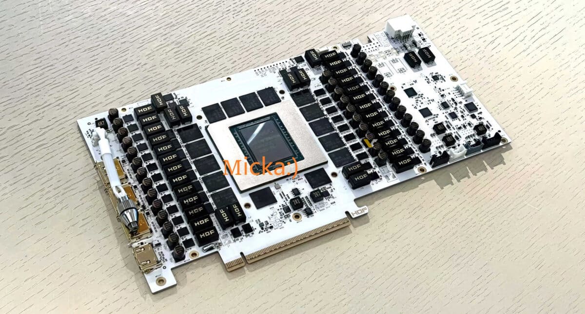 GALAX RTX 5090 HOF OC LAB có tới 38 pha nguồn, cắm được 2 cổng nguồn 16 pin