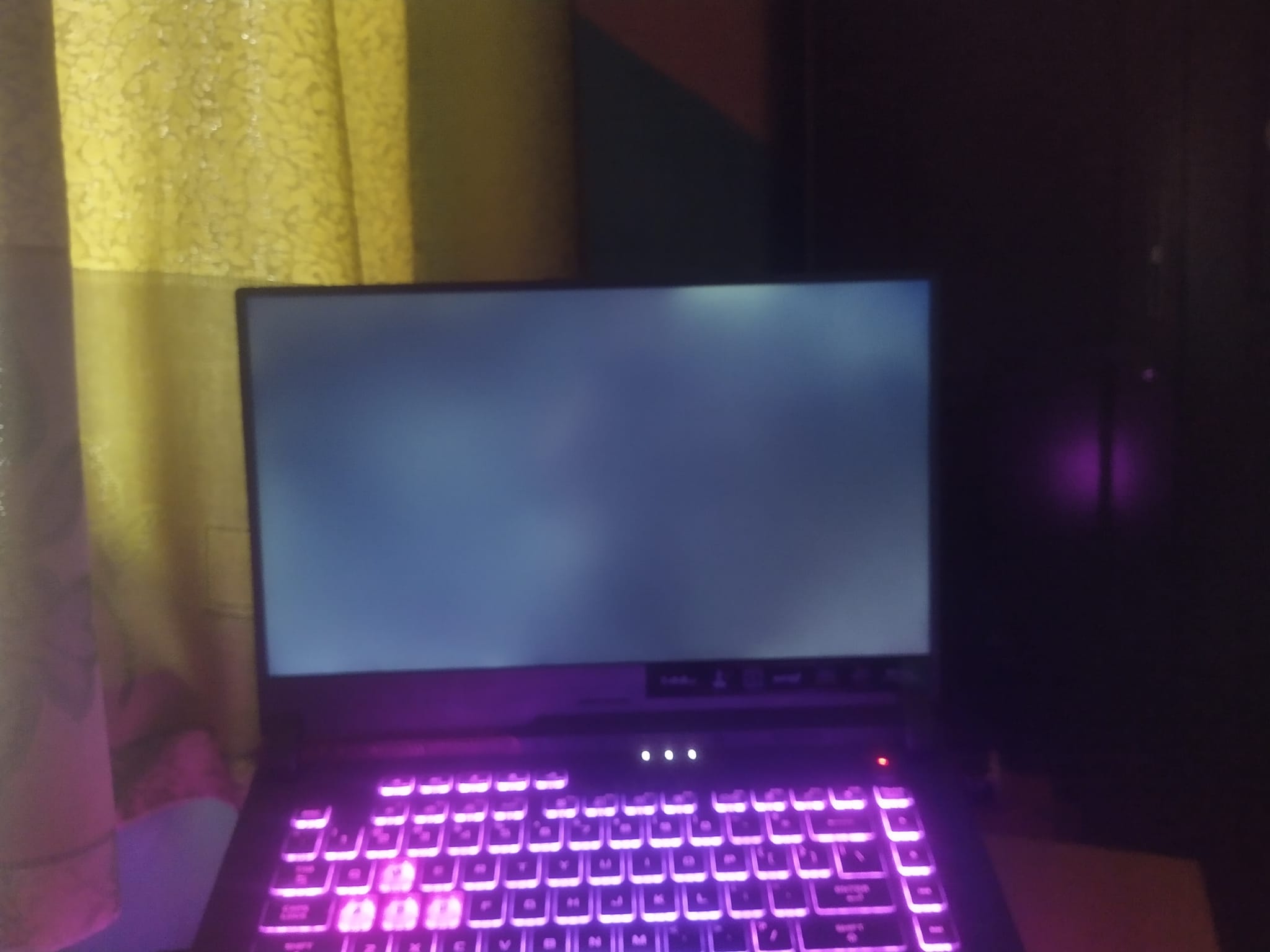 Hướng Dẫn Khắc Phục Lỗi Hở Sáng Màn Hình Laptop
