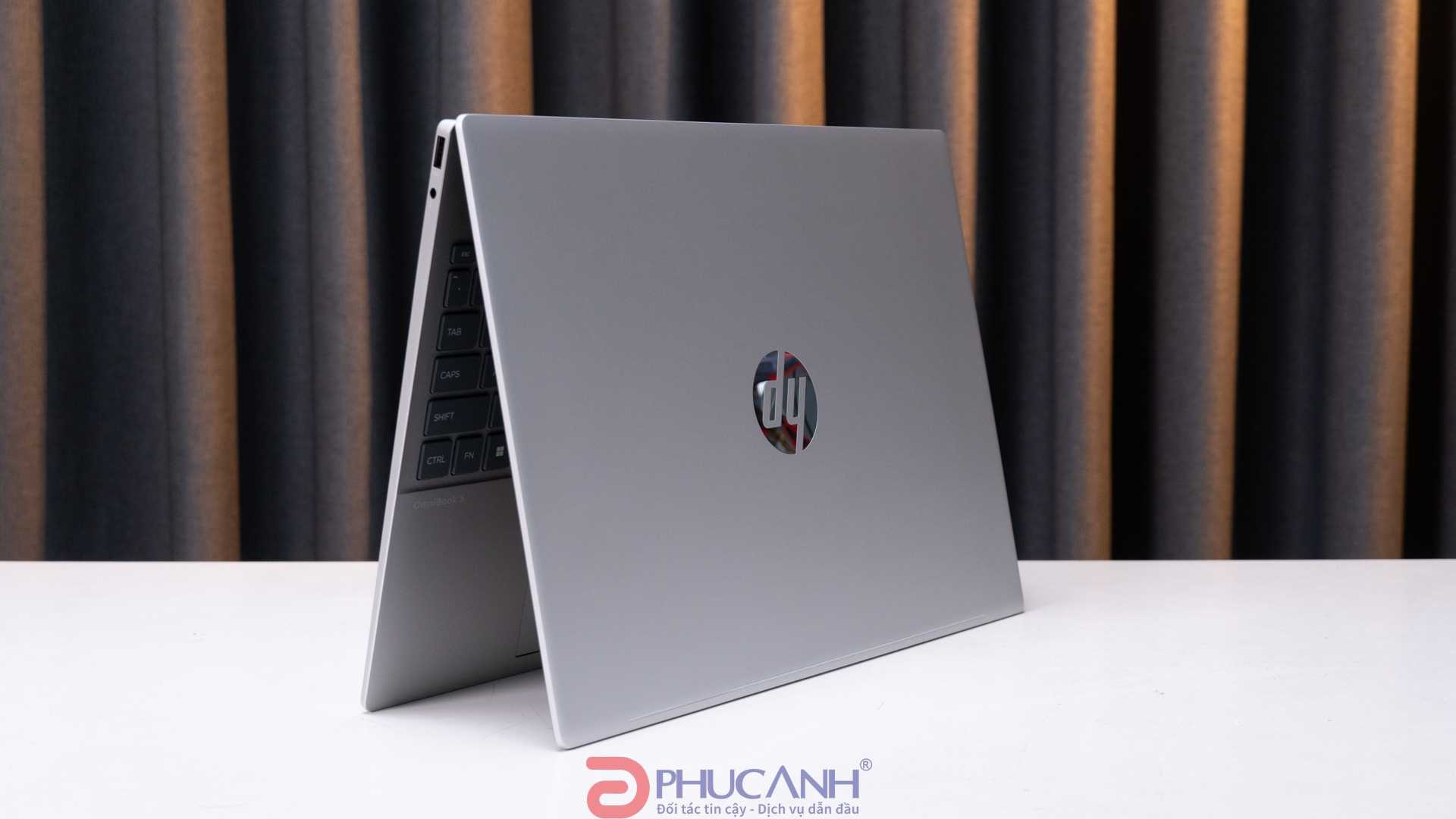 Review HP OmniBook 5 AI 16: Laptop AI tầm trung với CPU Core Ultra, mạnh đủ xài nhưng còn vài điểm đánh đổi