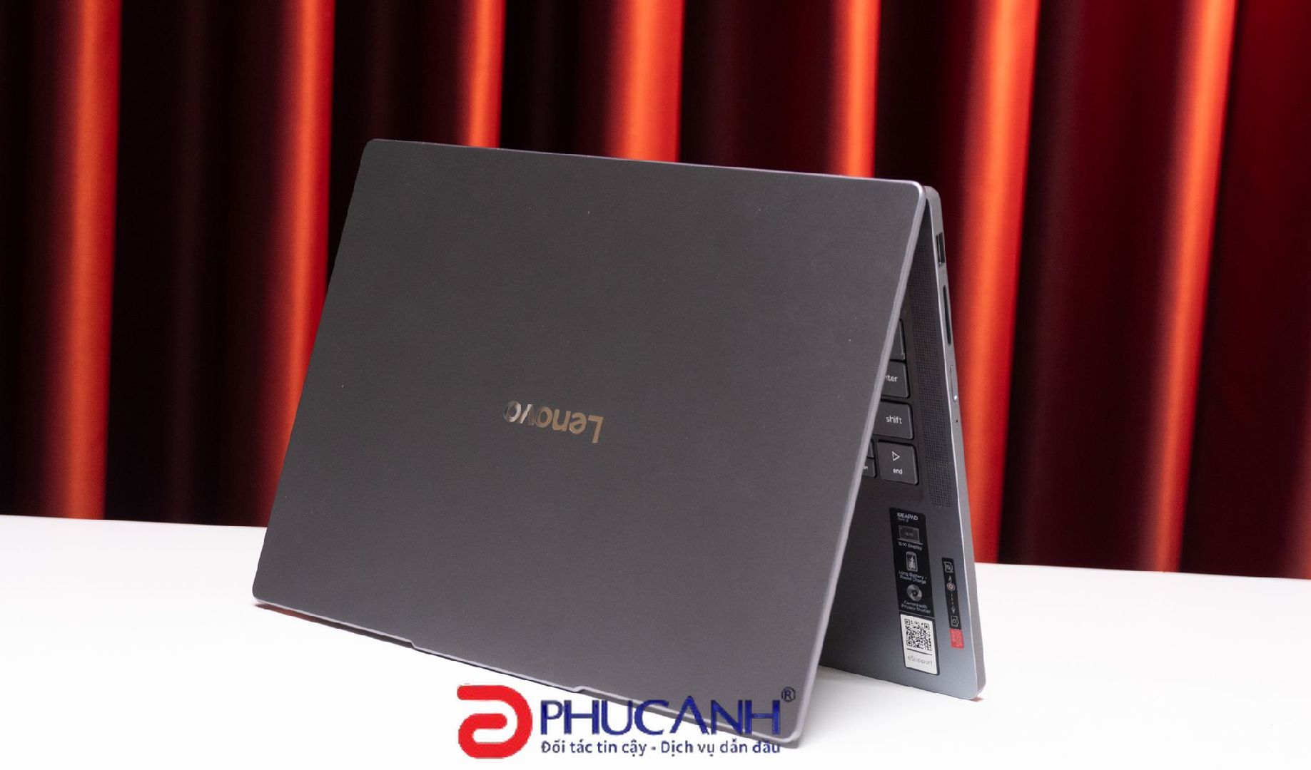 Review Lenovo IdeaPad Slim 3 14IPH11: Lột xác về thiết kế, sẵn sàng cho kỷ nguyên AI