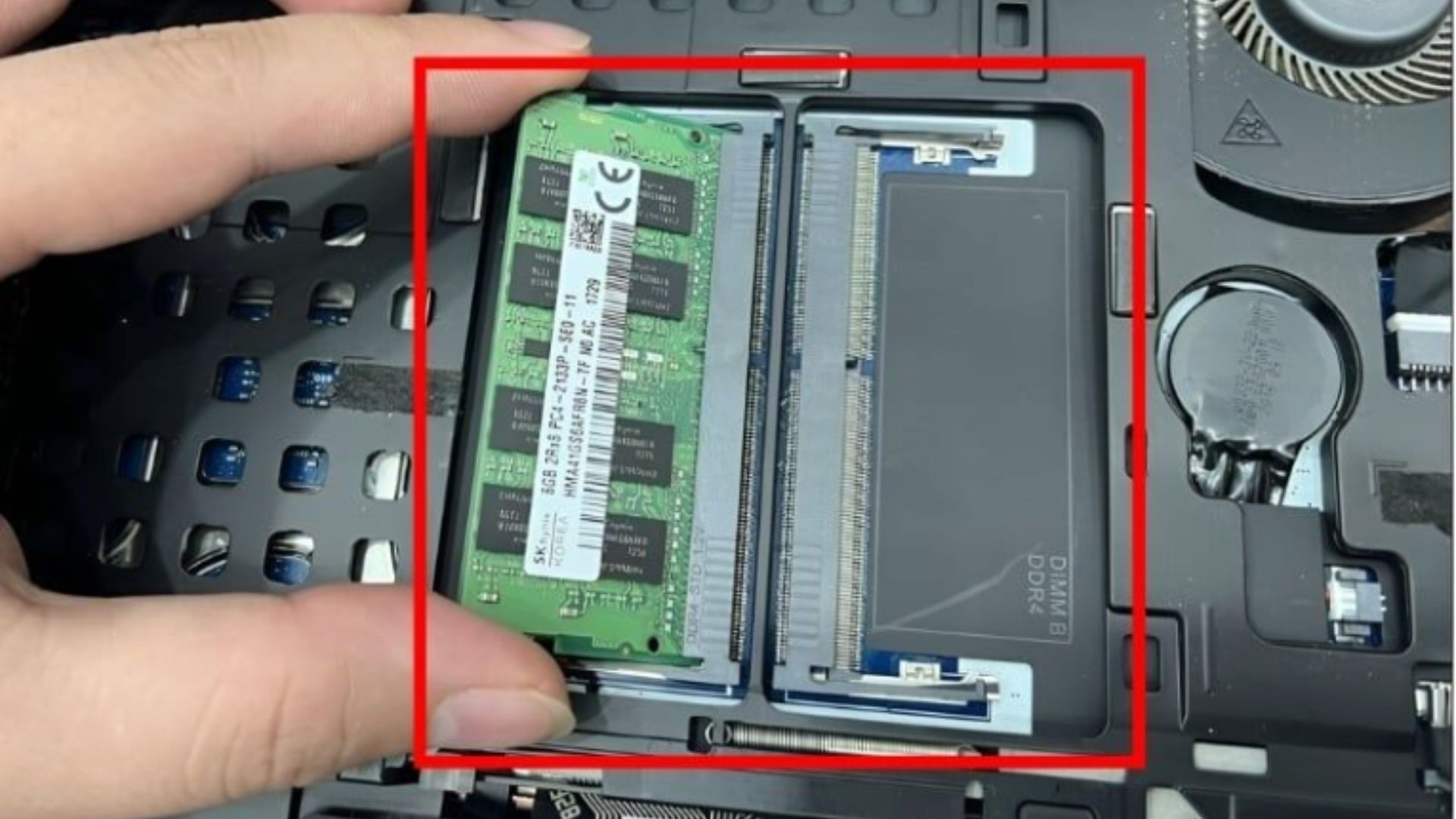 Laptop 8GB RAM hay 16GB RAM sẽ phù hợp cho sinh viên hơn?