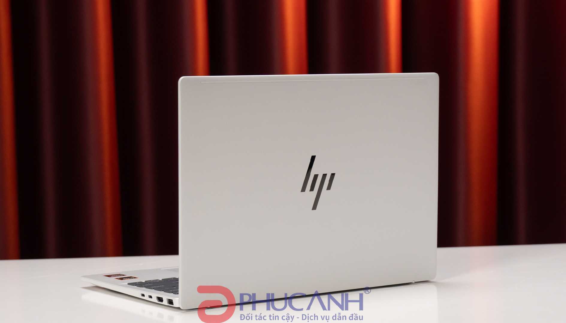 Đánh giá HP OmniBook 7 Aero 13 2026: Laptop AI chỉ nặng 980g, HP đã đánh đổi những gì?