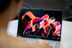 Tư vấn: Sinh viên nên mua laptop Windows hay MacBook năm 2025?