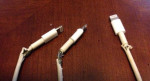 Lý do nào khiến cáp sạc của Apple kém bền đến thế?