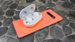 Tai nghe Samsung Galaxy Buds: Đối thử đáng gờm của Airpods