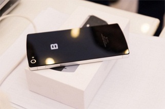 Bphone chậm trễ giao hàng, tiếp tục hứng "gạch đá"