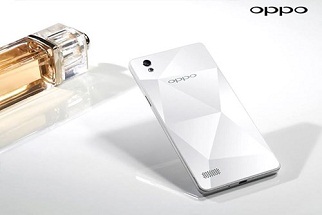 Sơn Tùng MTP "trầm trồ" trước vẻ đẹp của Oppo Mirror 5