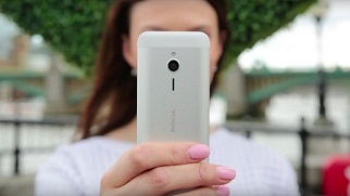 Microsoft ra mắt điện thoại Nokia " cục gạch " giá rẻ, pin trâu