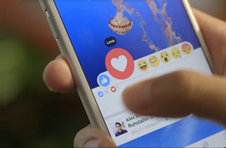  Facebook đã cho phép bày tỏ cảm xúc trong phần bình luận