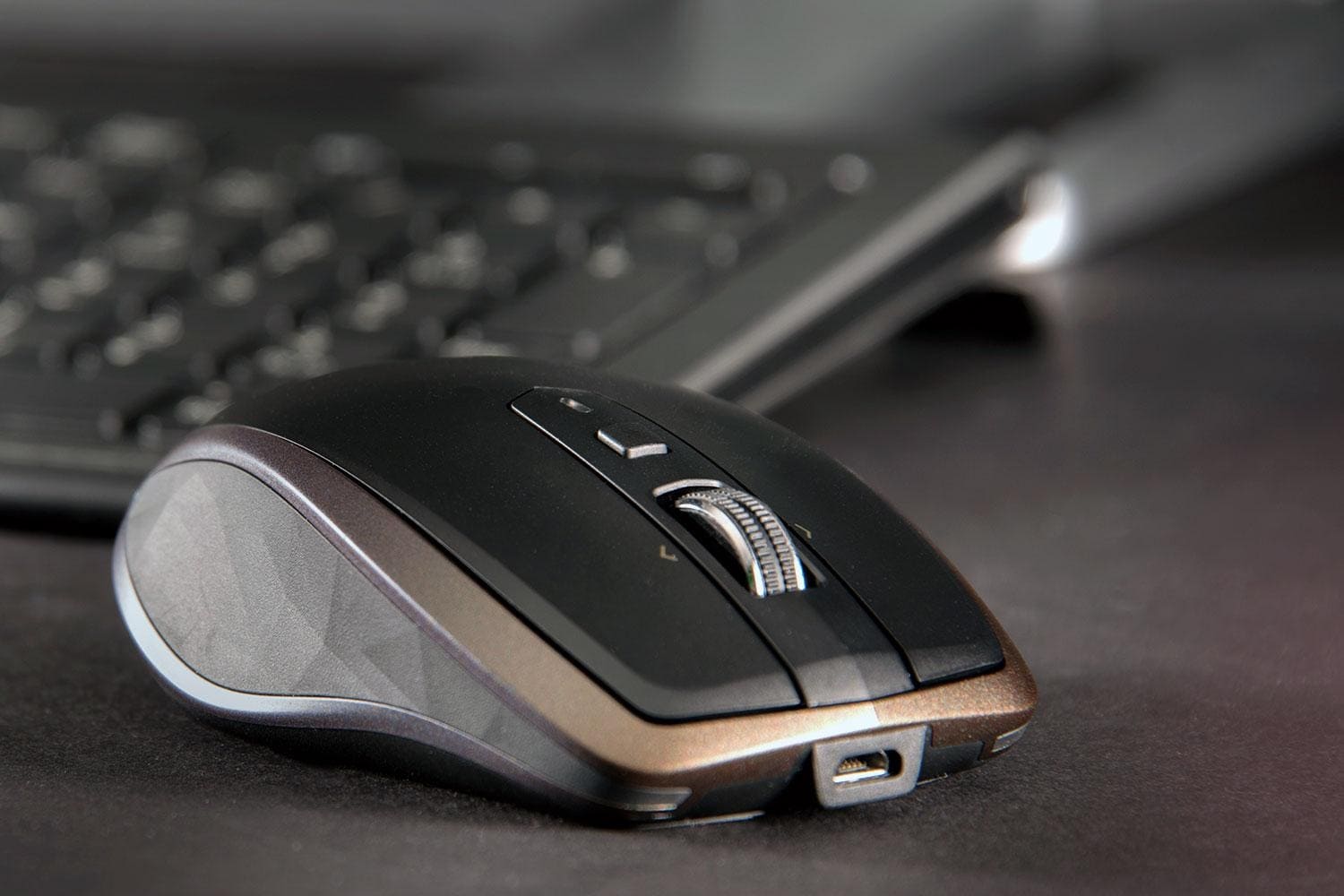 Đánh giá Chuột không dây Logitech MX Anywhere 2: Cao cấp, dáng đẹp, lướt êm trên mọi bề mặt