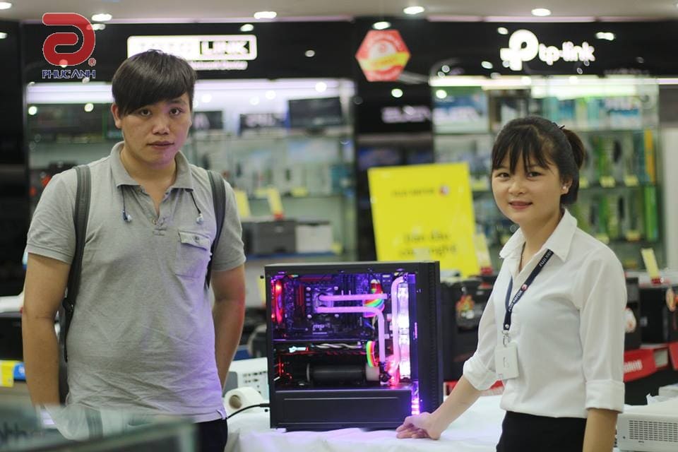 Case máy tính được độ lại tản nhiệt nước theo phong cách rainbow