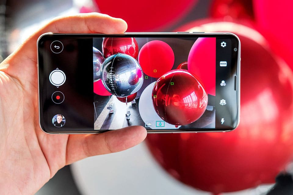 LG V30 chính thức ra mắt: Snapdragon 835, màn OLED 6 inch, hệ thống camera kép