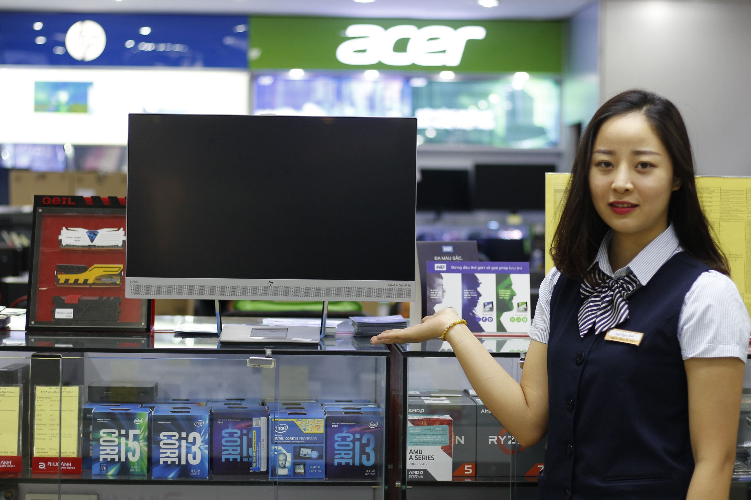 Đánh giá màn hình HP S240UJ - Tiêu chuẩn văn phòng cao cấp.