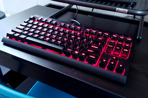 Corsair K63 - Bàn phím TKL Gaming giá dưới 2 triệu