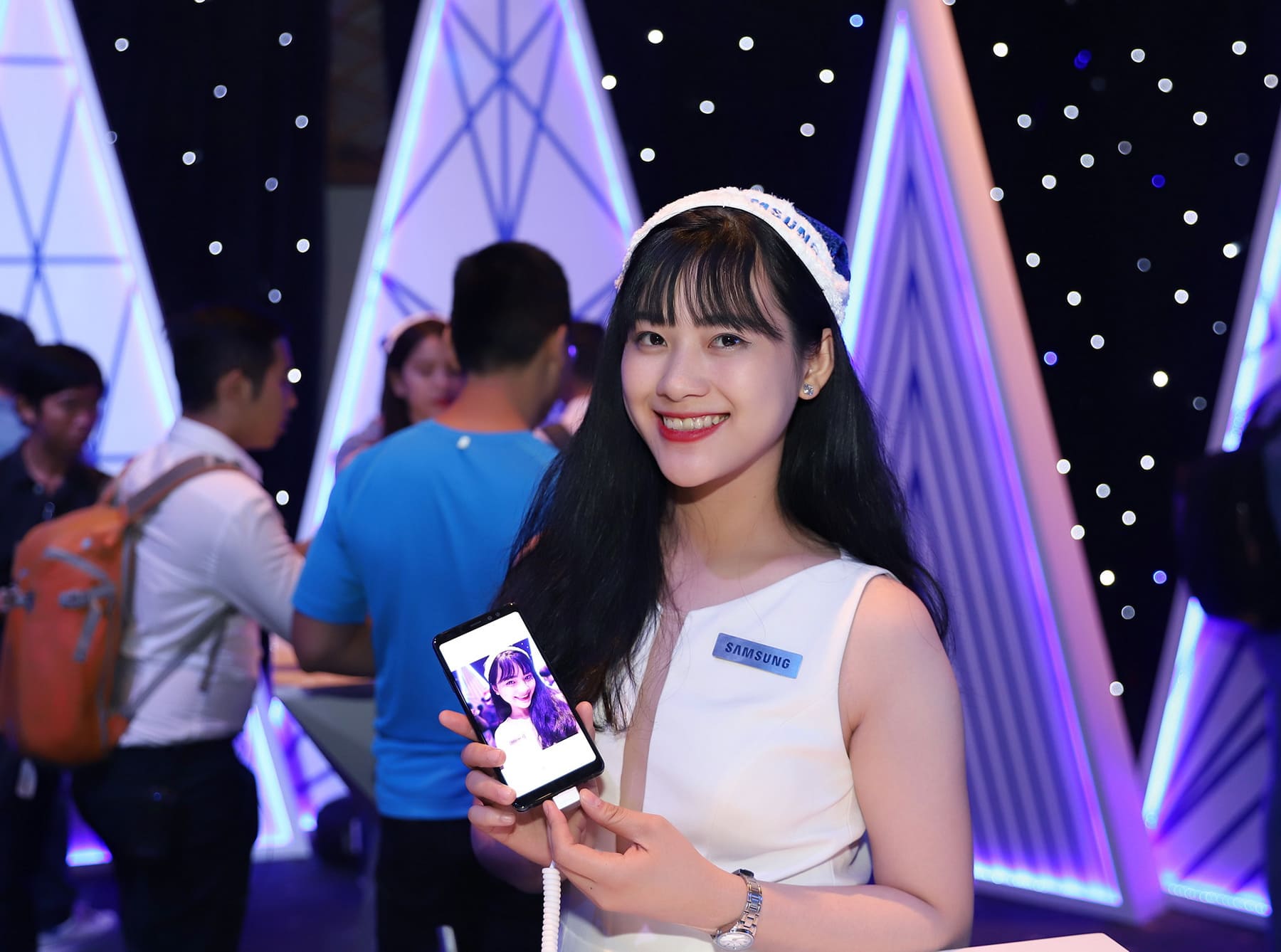 Bộ đôi galaxy A8/ A8+ 2018 ra mắt tại Việt Nam giá từ 11 triệu đồng