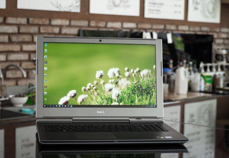 Dell Vostro 7570: Liệu có laptop chơi game dành cho dân văn phòng mà vẫn sang?