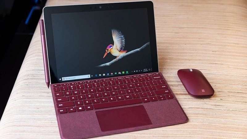 Chiêm ngưỡng chiếc máy tính bảng Surface Go nhỏ gọn, giá rẻ của Microsoft