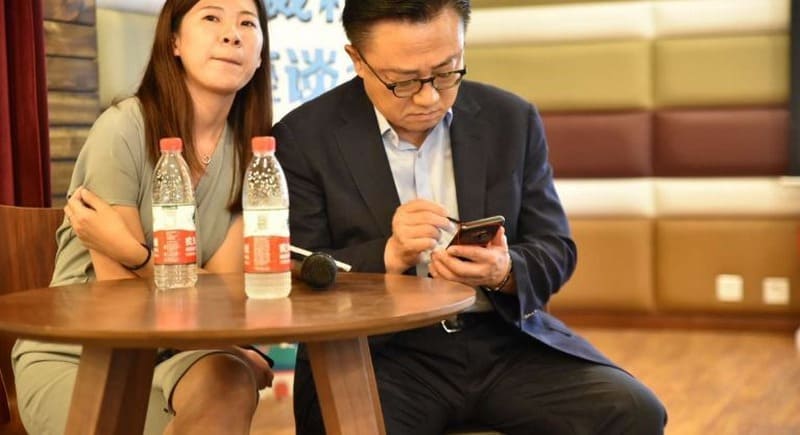 Bất ngờ Galaxy Note 9 xuất hiện trên tay CEO Samsung
