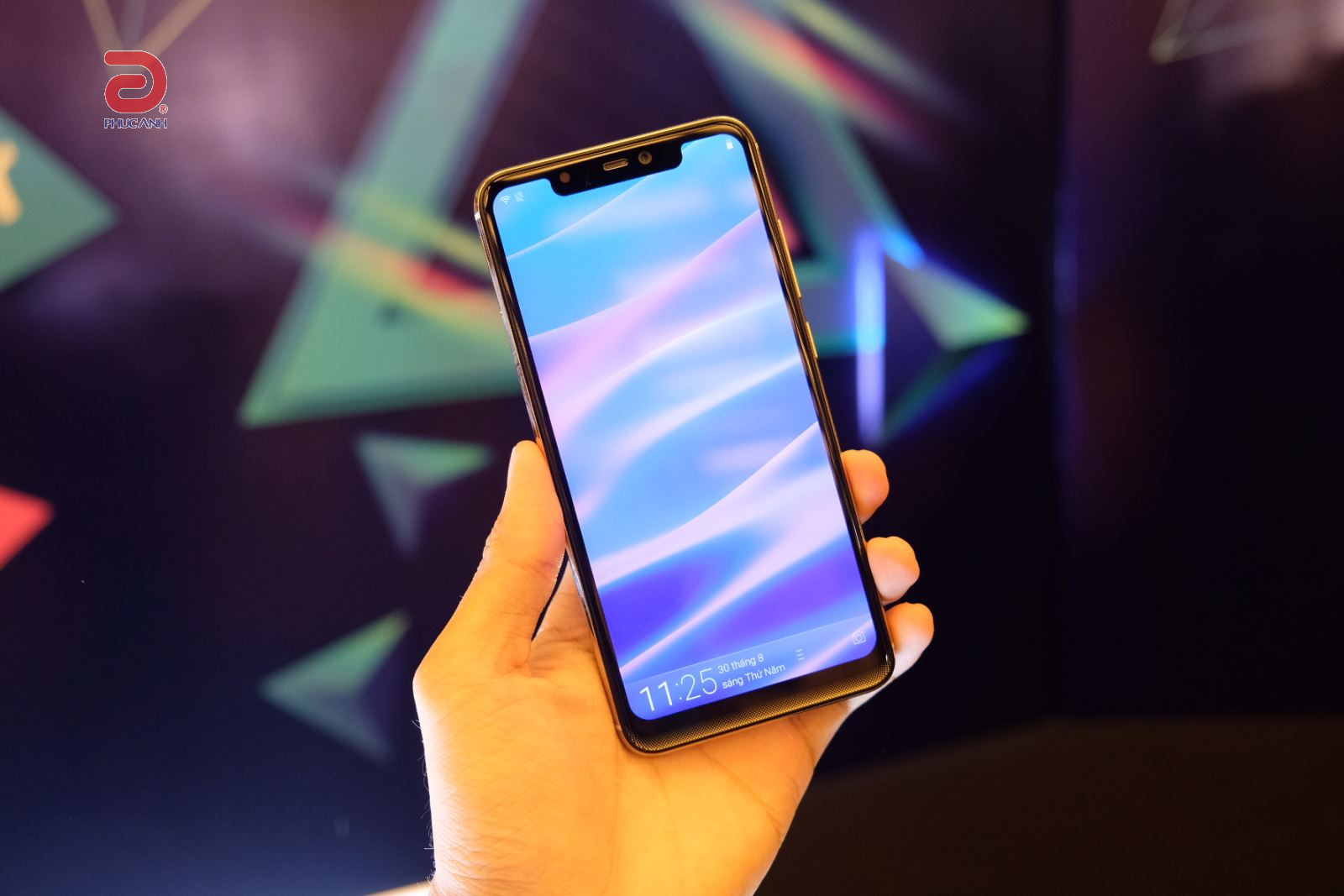 Mobiistar X trình làng với màn hình tai thỏ, camera kép đẹp long lanh như iPhone X