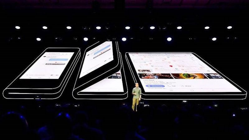 Siêu hot với chiếc điện thoại màn hình gập Samsung trở thành máy trình chiếu 3D