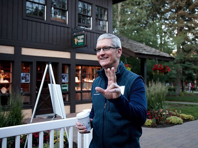 Có tin nổi không, CEO Tim Cook đã dậy từ 4 giờ sáng để đọc comment của người dùng?